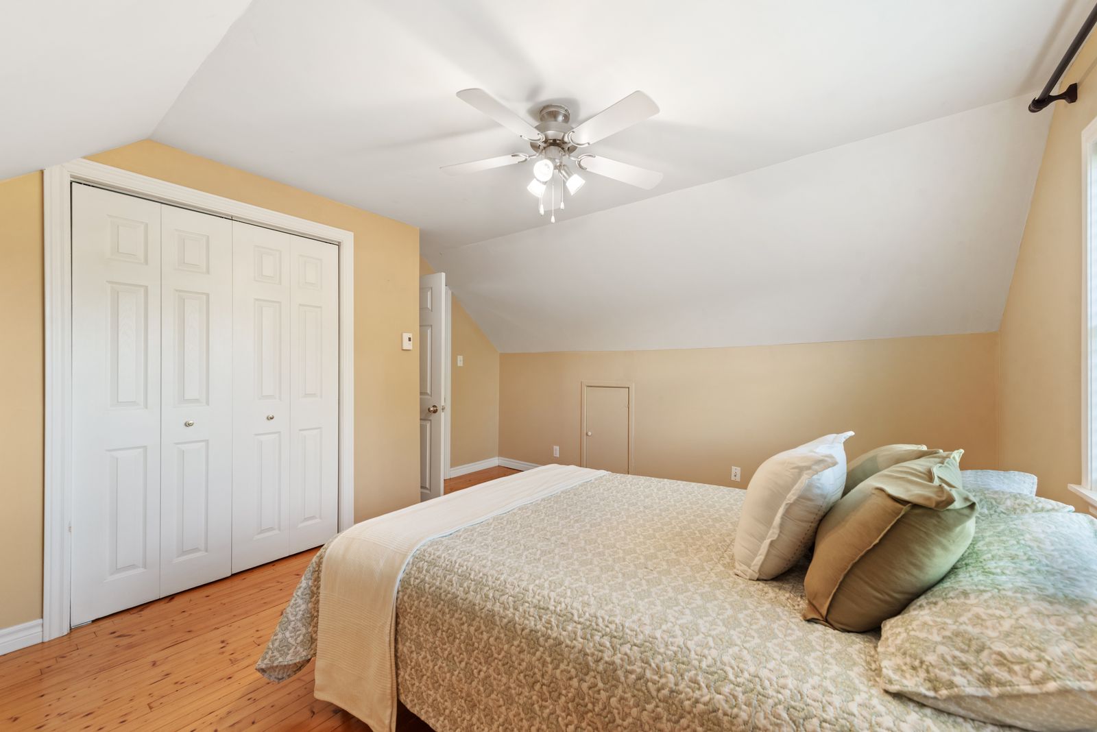 Second bedroom — closet